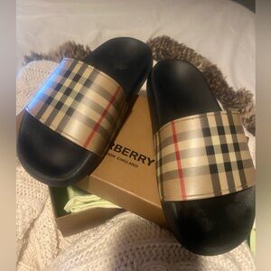 BURBERRY SLIDES WOMEN